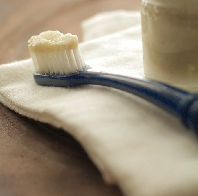 GLIN DIY Recipe : Natural Toothpaste